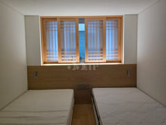 Studio apartment with a large bathtub in Itae 3th image