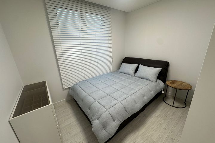 Brand-new two-room unit, parking available. 5th image