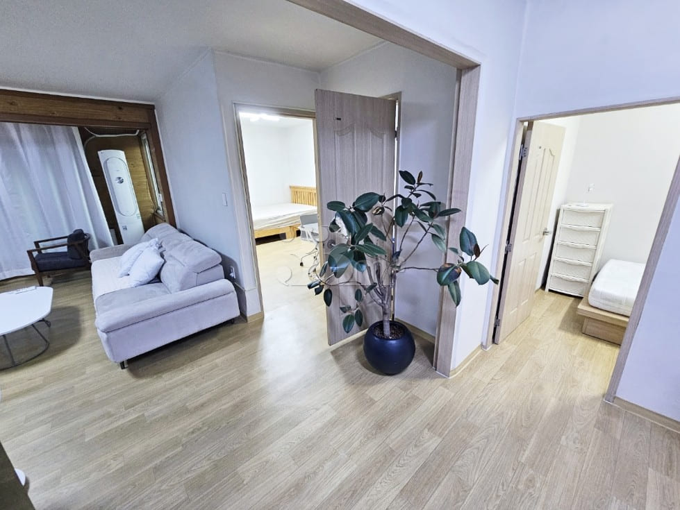 Large, detached 3-bedroom house in Bangbae, 1 13th image