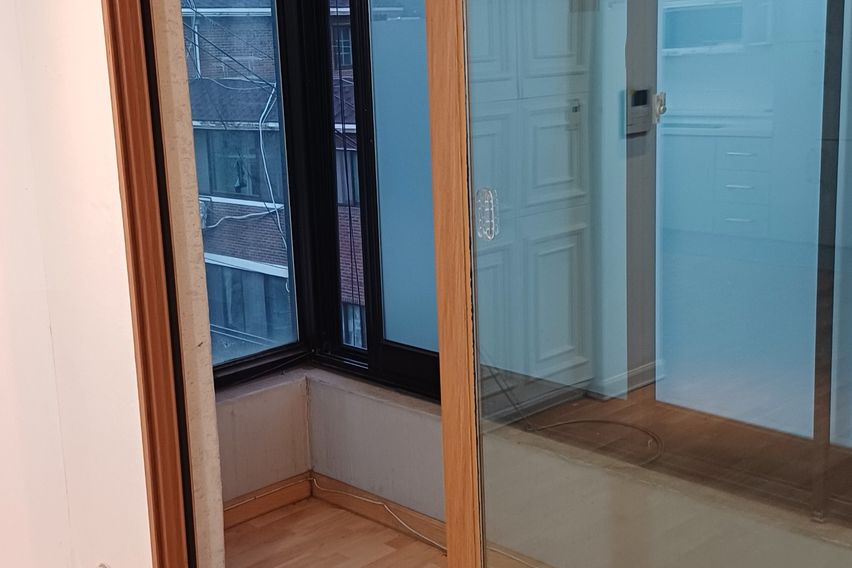 넓은 거실 쓰리룸신축급 3번째 이미지