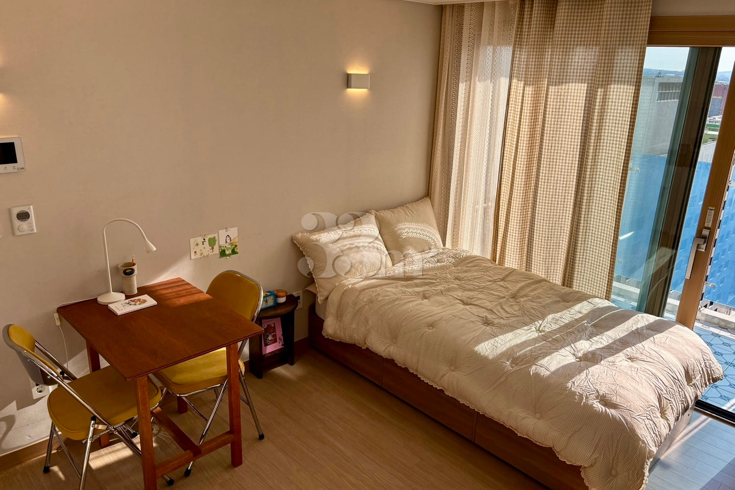 stay Small Room 🌅 Aesthetic Accommodation 1th image