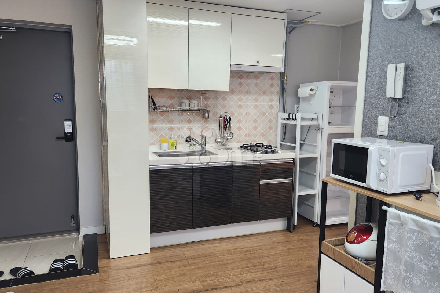 Geoje Island Short-term Rental 303 7th image