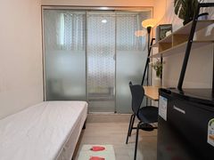 Studio with an exterior window, Unit 323 0th image