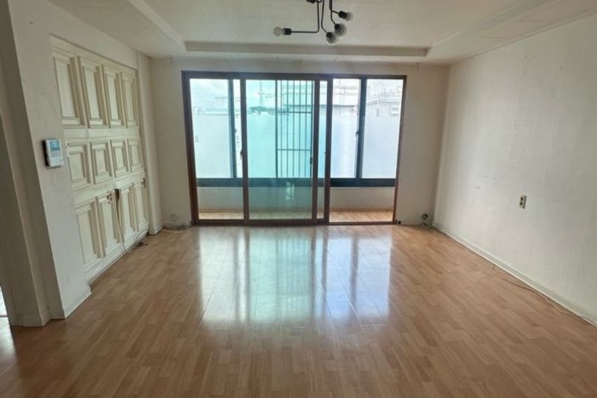 넓은 거실 쓰리룸신축급 10번째 이미지