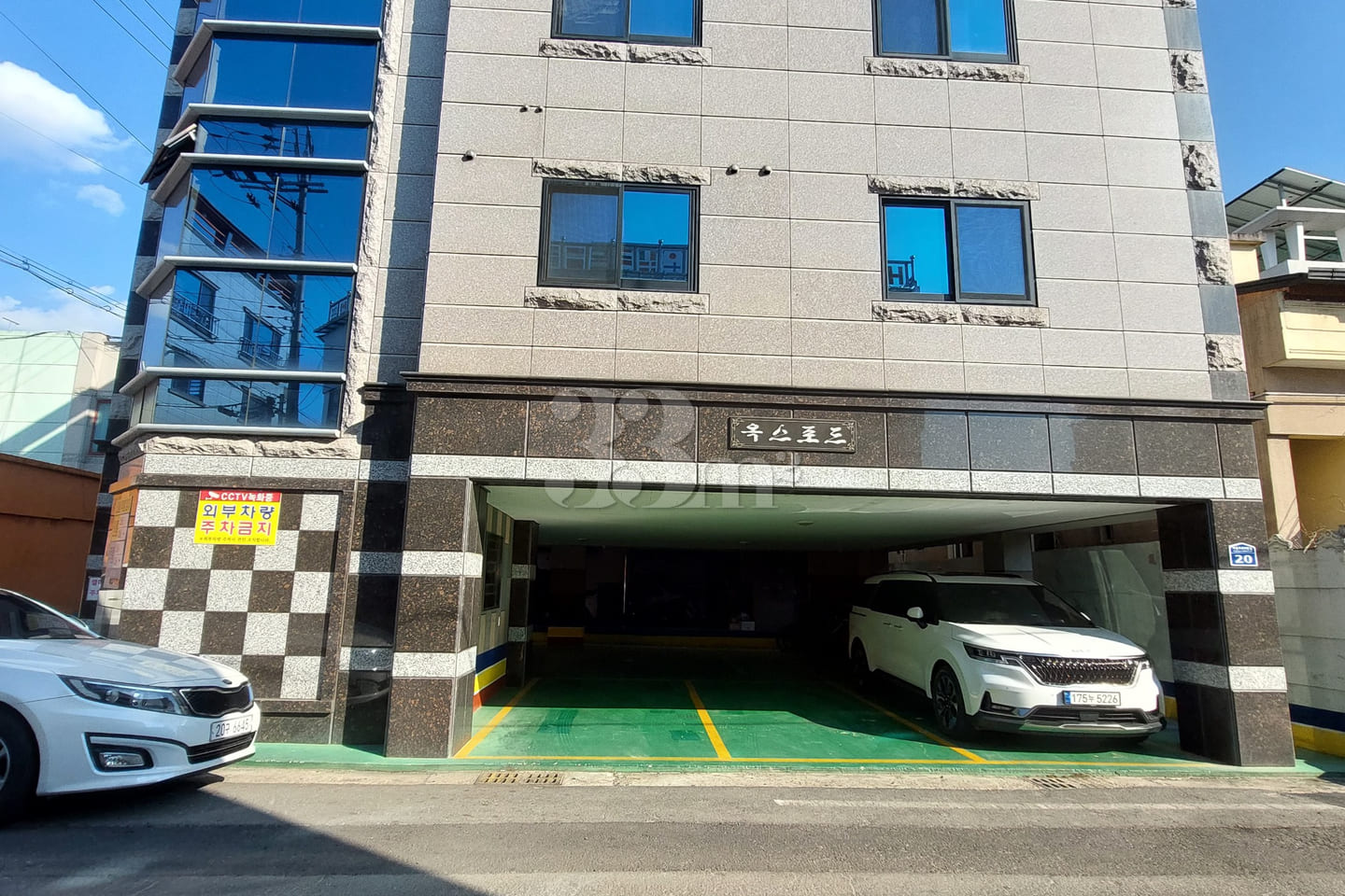 3-minute walk from the terminal, Room 202 17th image