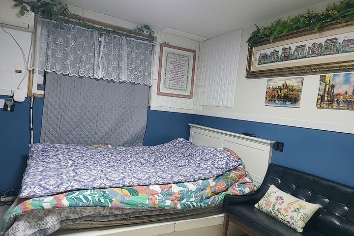 Blue Two-room apartment, available for 4-5 pe 8th image