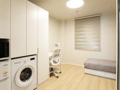 Luxury Spacious Room with Full Options 412 1th image