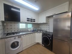Clean Gaebong-dong unit with a small terrace 0th image