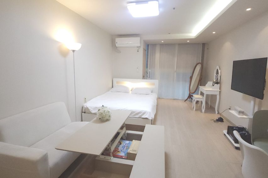 Right by Indeokwon Station Exit 2 5th image