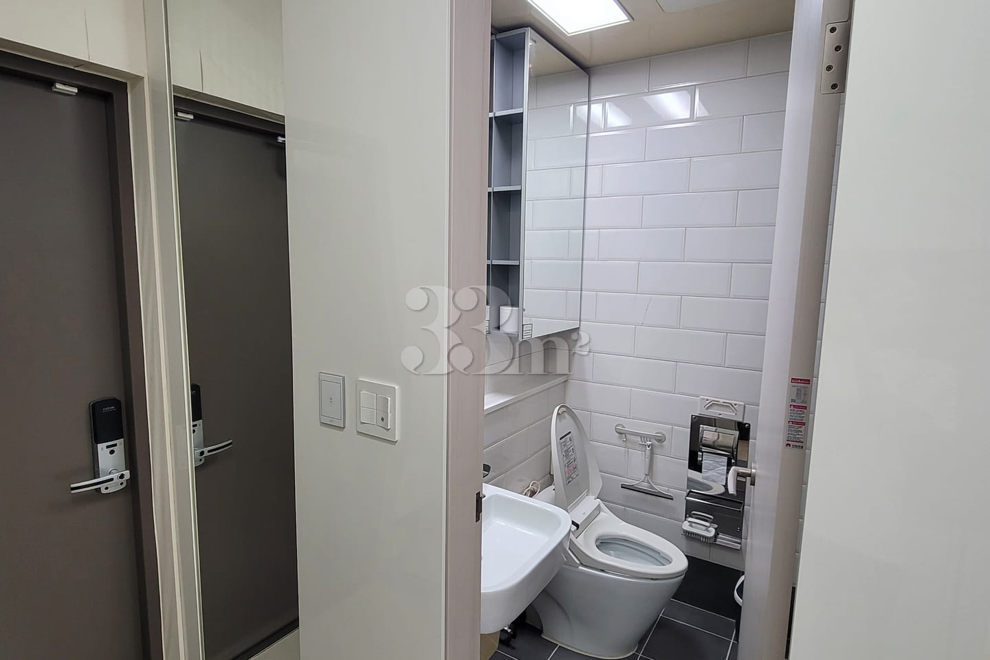 π· Neat room, 30 seconds from Gangnam Station 4th image
