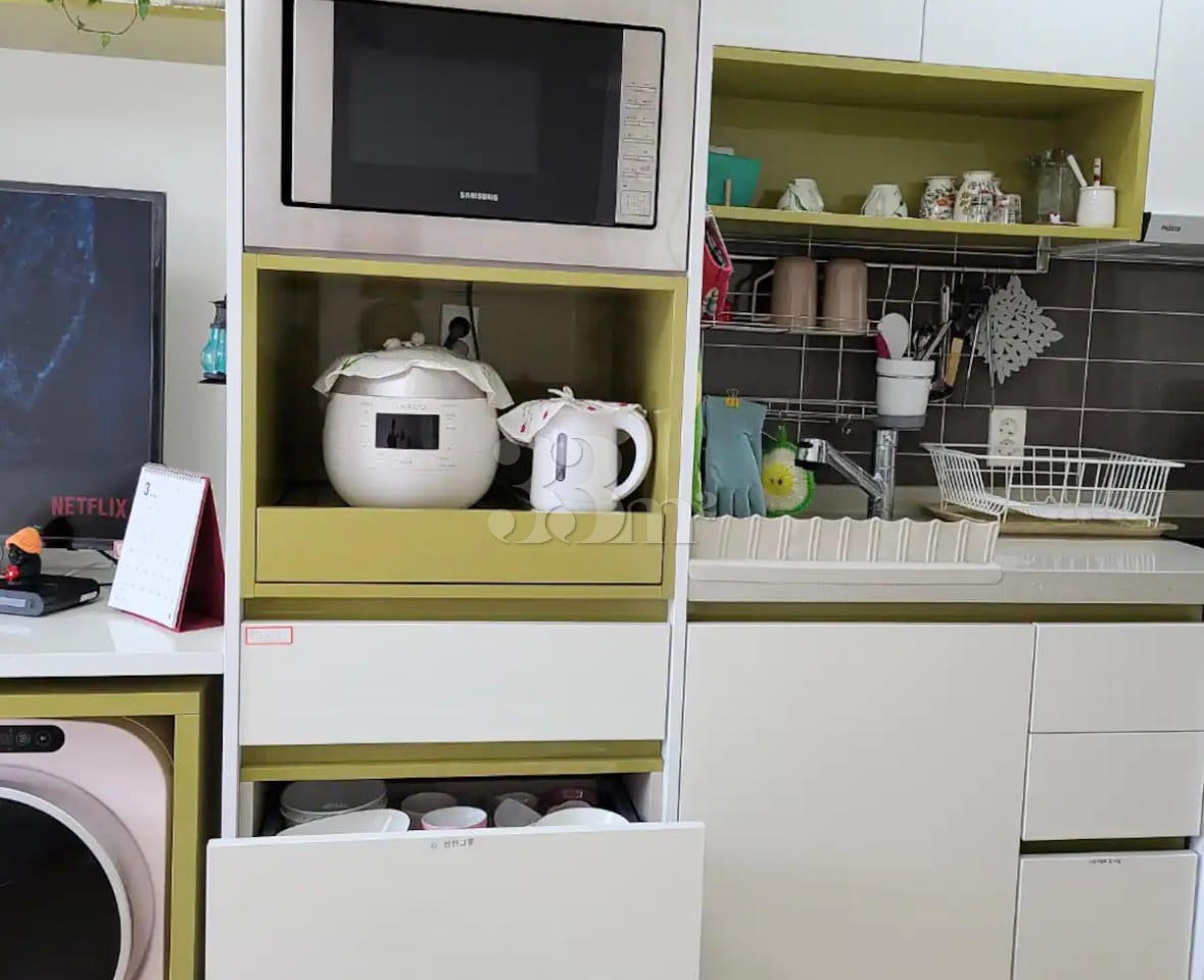 Fully furnished studio apartment in Jungmun w 3th image
