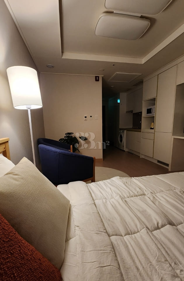 Fully-furnished studio apartment near Jeju Po 6th image