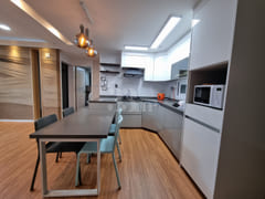 10 mins to airport | Sleeps 6 | 3 bedrooms 6th image