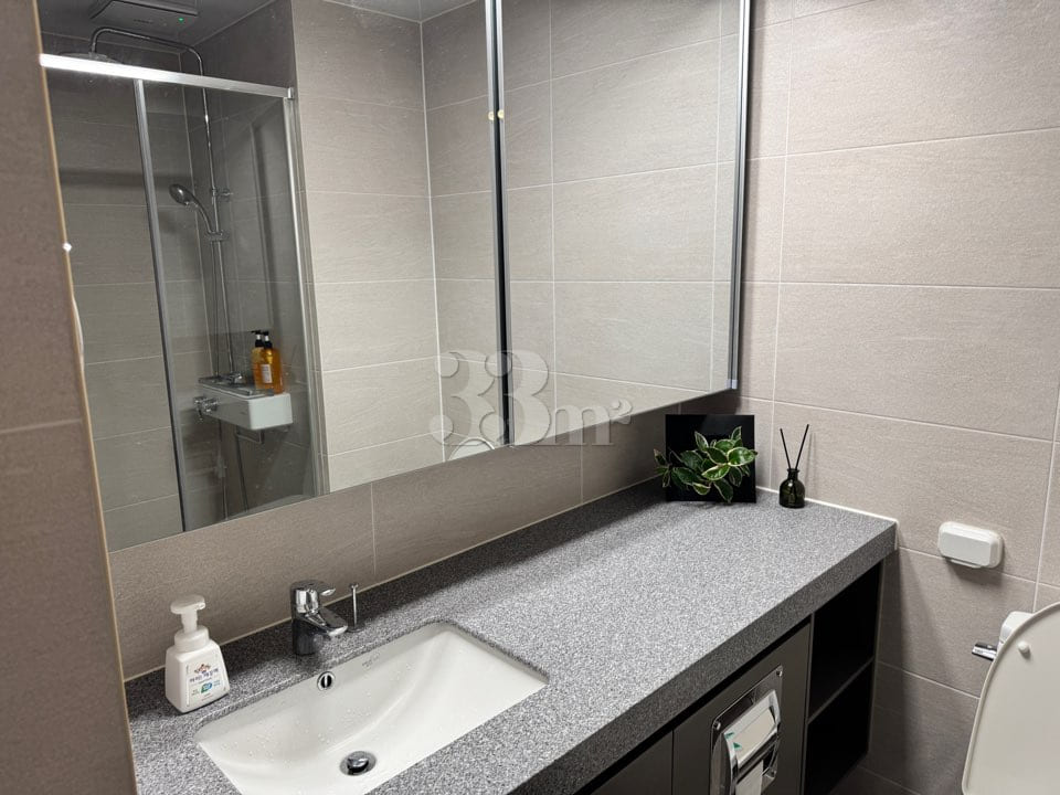 Fully furnished unit right in front of the Se 12th image