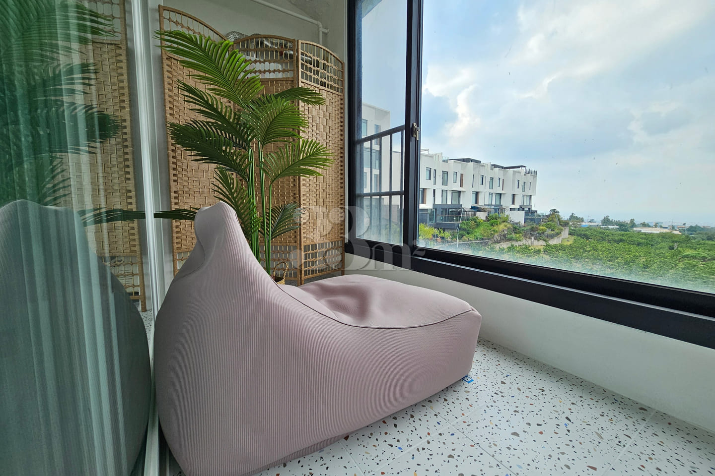 West-facing / Stunning view / Fully furnished 1th image