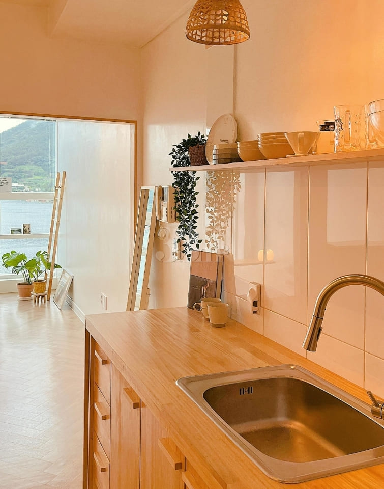Panoramic view of the sea in Tongyeong 5th image