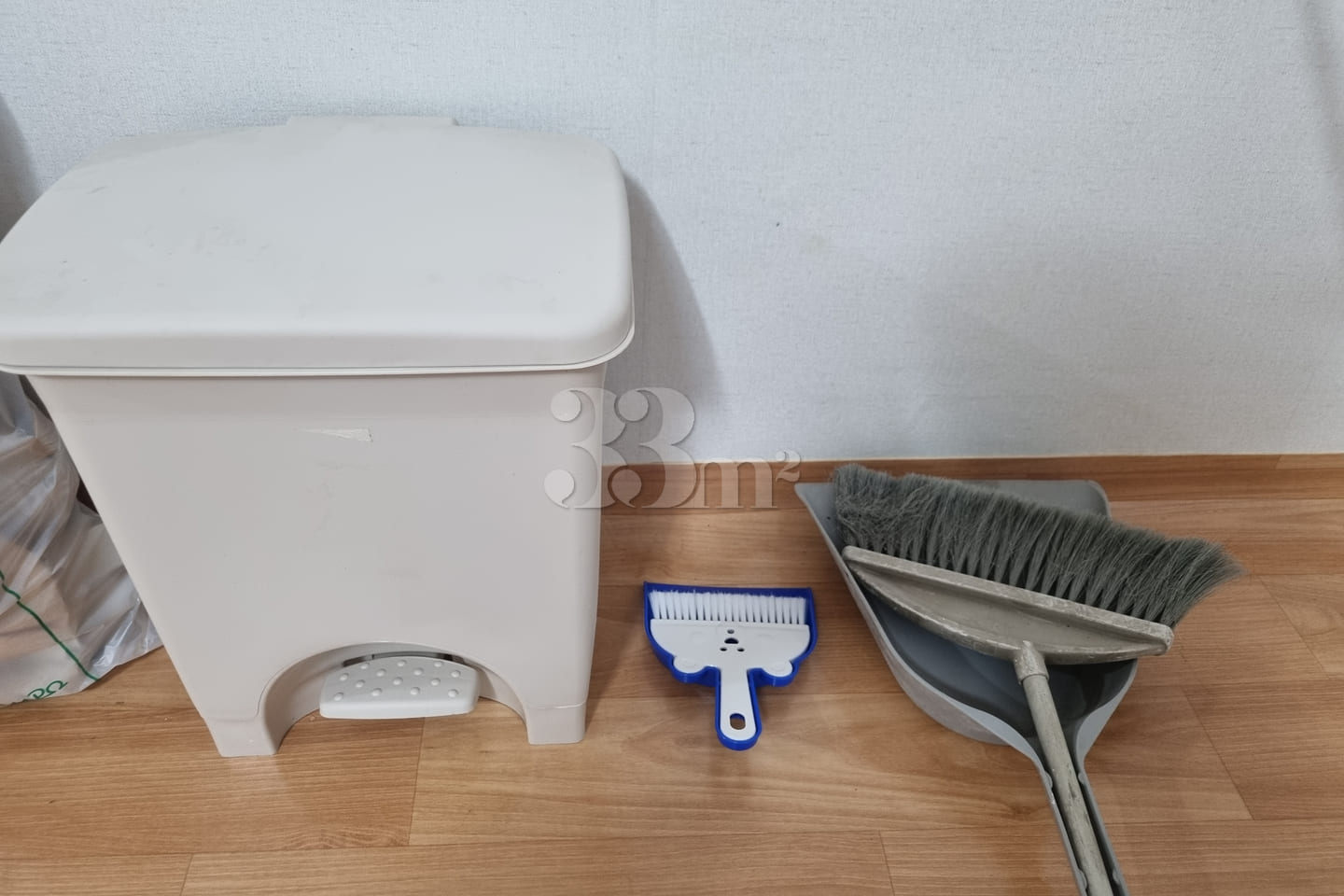 Spacious studio apartment between Hongdae and 10th image