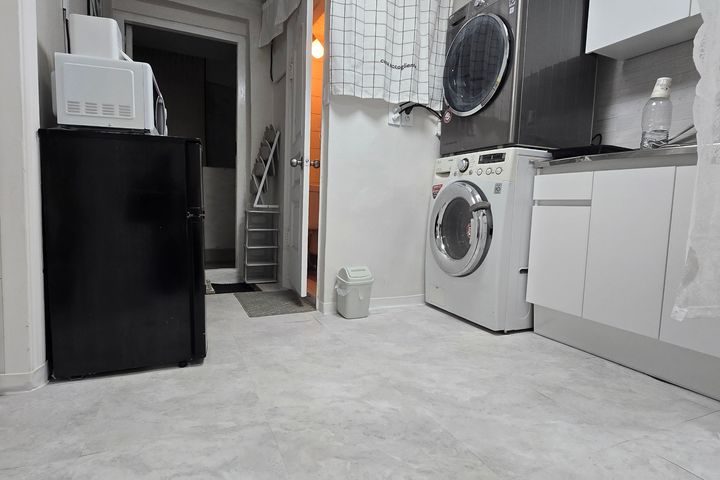 Hongdae Station 1.5 Room 102 8th image