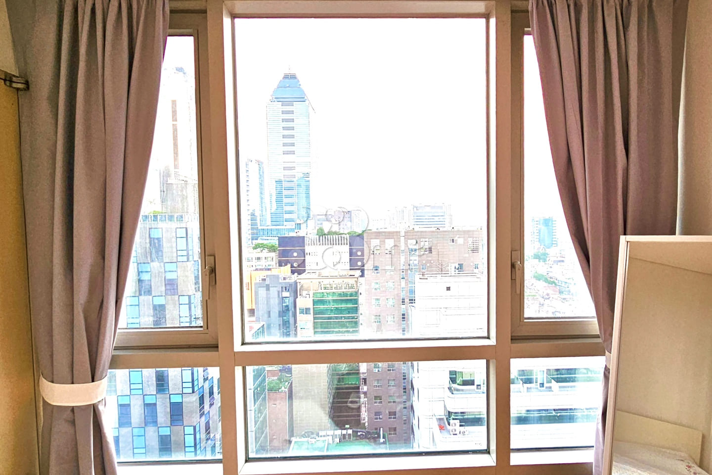 Spacious unit, 3 minutes from Gangnam Station 3th image