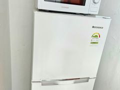 Clean studio apartment in a triple station ar 6th image
