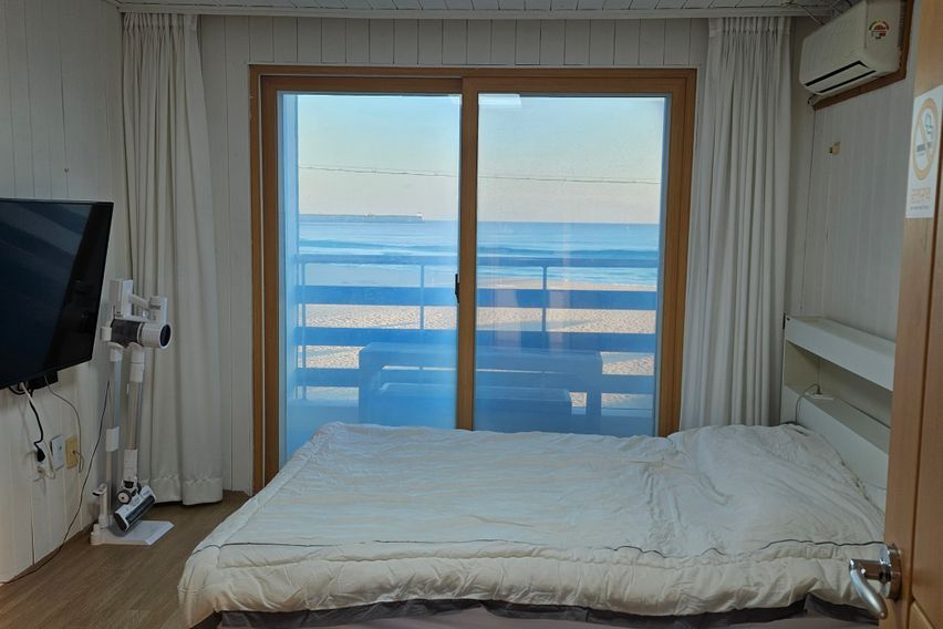 삼척 증산해변 품은 방