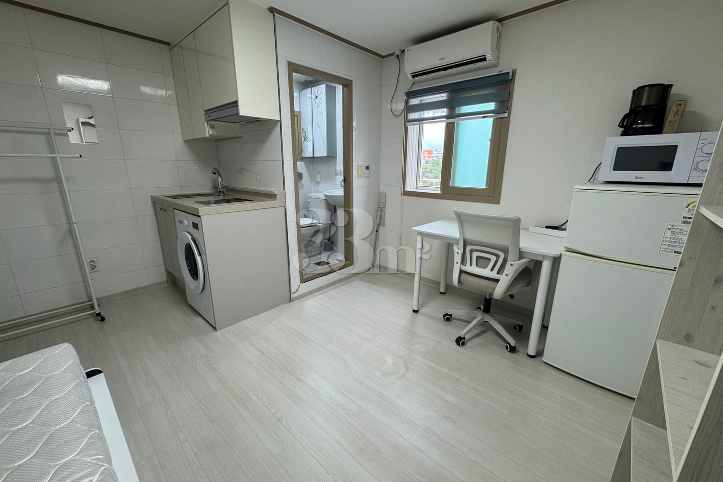 Studio apartment with a terrace near the back 4th image