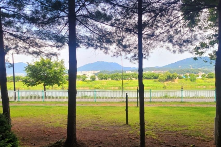 강이 보이는 조용한 곳