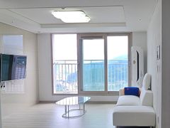 Neat home with an ocean view 3th image