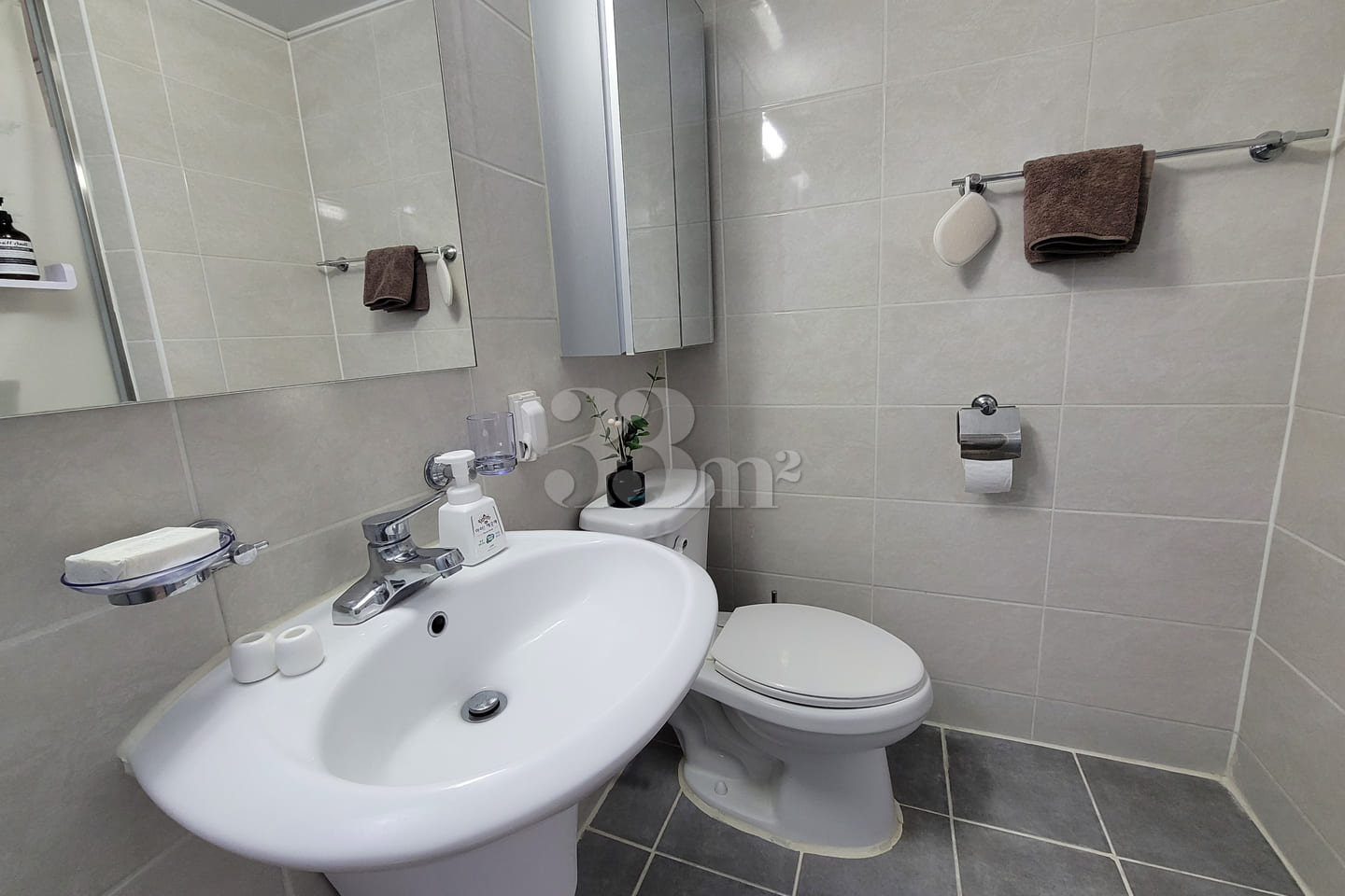 Studio apartment near Ajou University and the 11th image