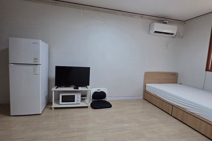 Affordable studio apartment in Gokseon-dong, 3th image