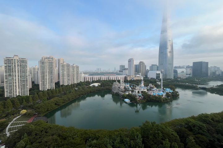 Jamsil Seokchon Lake Tower View 💖 1th image
