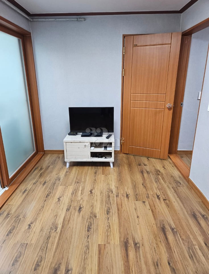 Remodeling a 3rd-floor studio apartment 8th image