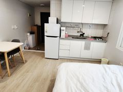 Chic & Cozy Accommodation 103 in Downtown Jun 0th image