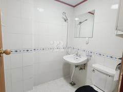 Dujeong-dong, spacious room with 1 queen bed 6th image