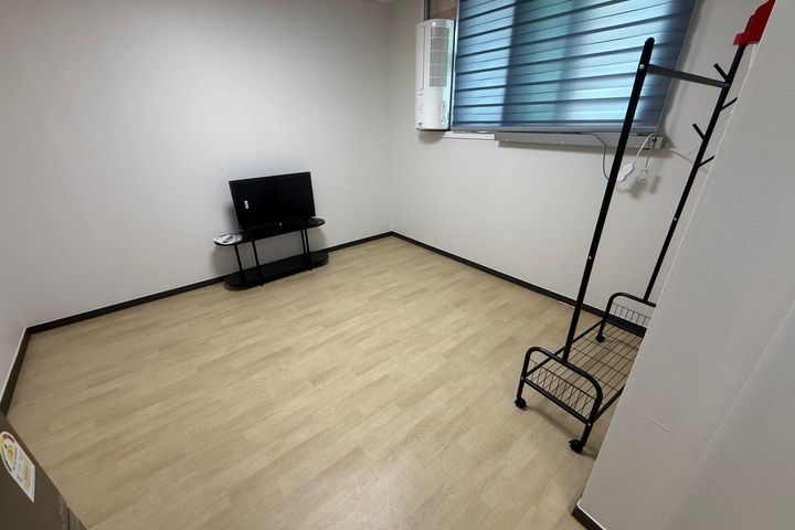 Room a 6-minute walk from Songtan Station 2th image