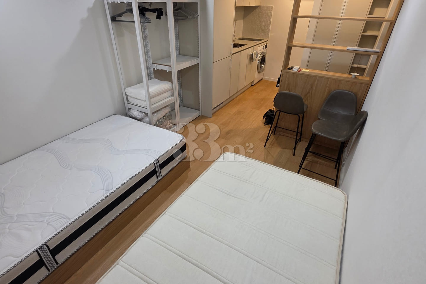 Studio apartment with a large bathtub in Itae 4th image