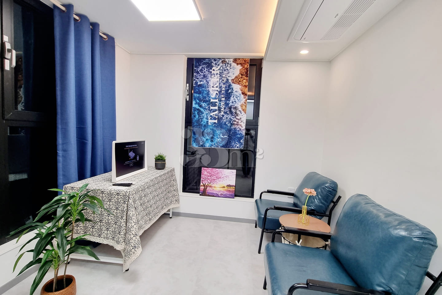 Sunny, fully furnished unit 3th image