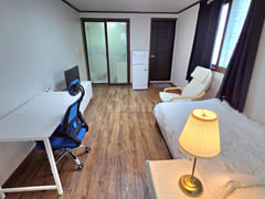 3rd floor in a bustling area near Korea Unive 1th image