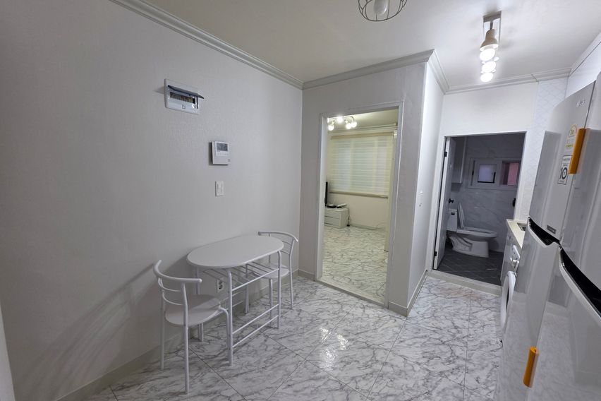 광장로 하얀집 201호