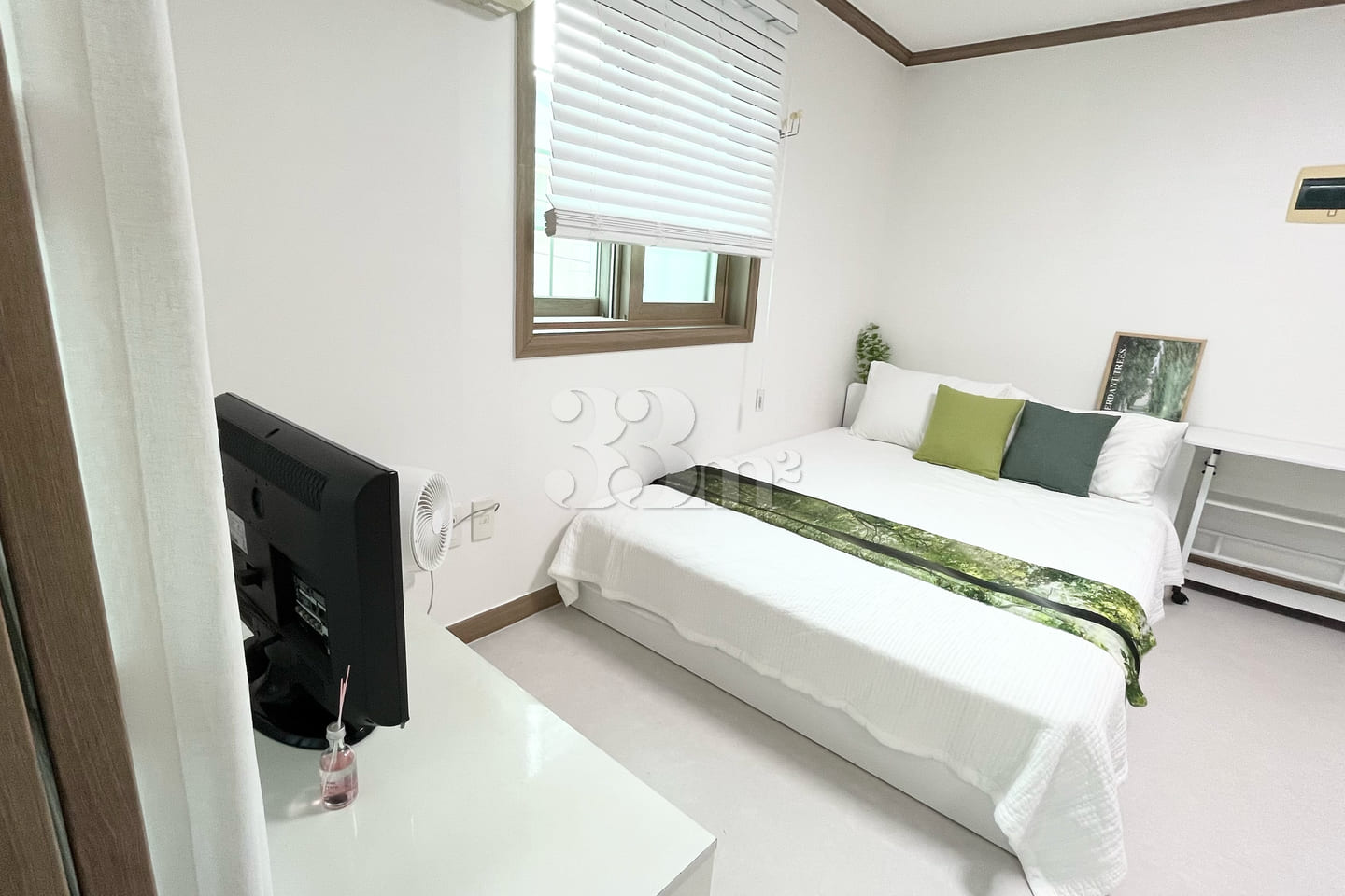 Spacious studio apartment with excellent amen 9th image