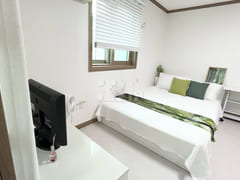 Spacious studio apartment with excellent amen 9th image