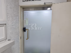 Room 101: A+ Room with Exterior Window 3th image