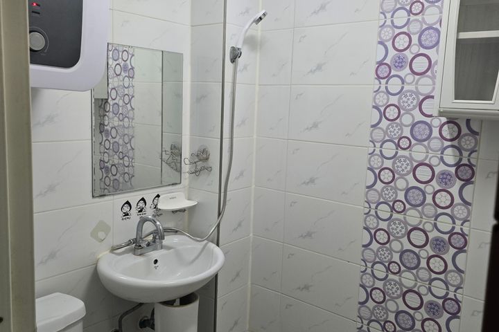 Room 503 5th image