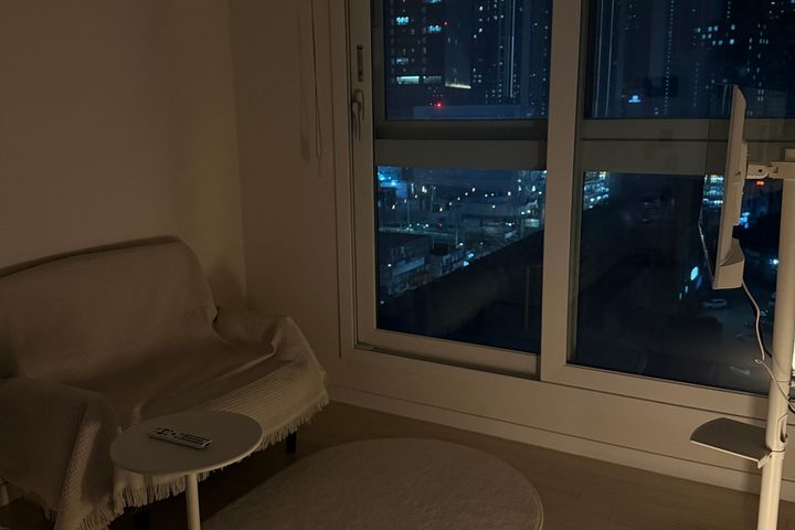 Grand Opening Discount! Fully Furnished, Prim 17th image