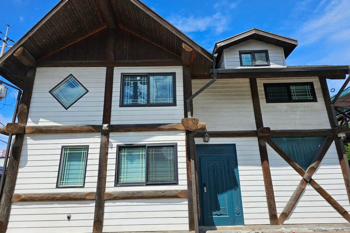 Two-story log cabin 19th image