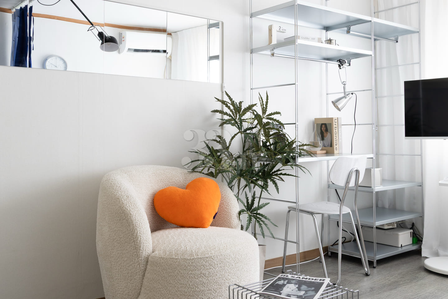 A studio apartment with a great vibe near Hon 4th image