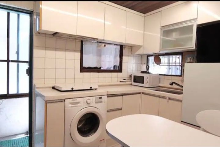 Two-bedroom apartment, 5-minute walk from Ewh 7th image