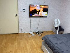 Two rooms, sleeps 4 or more. 8th image