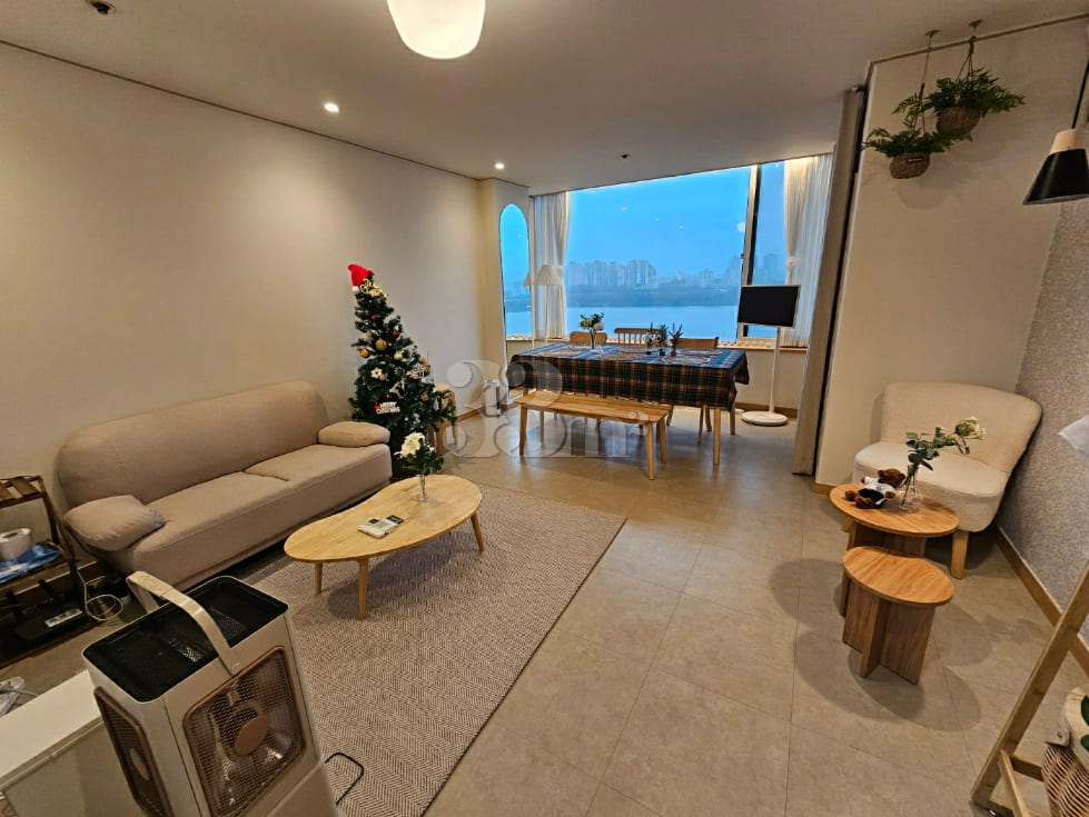 A stay with an open view of the Han River 10th image