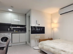 Large studio apartment, 20 minutes from Gangn 3th image